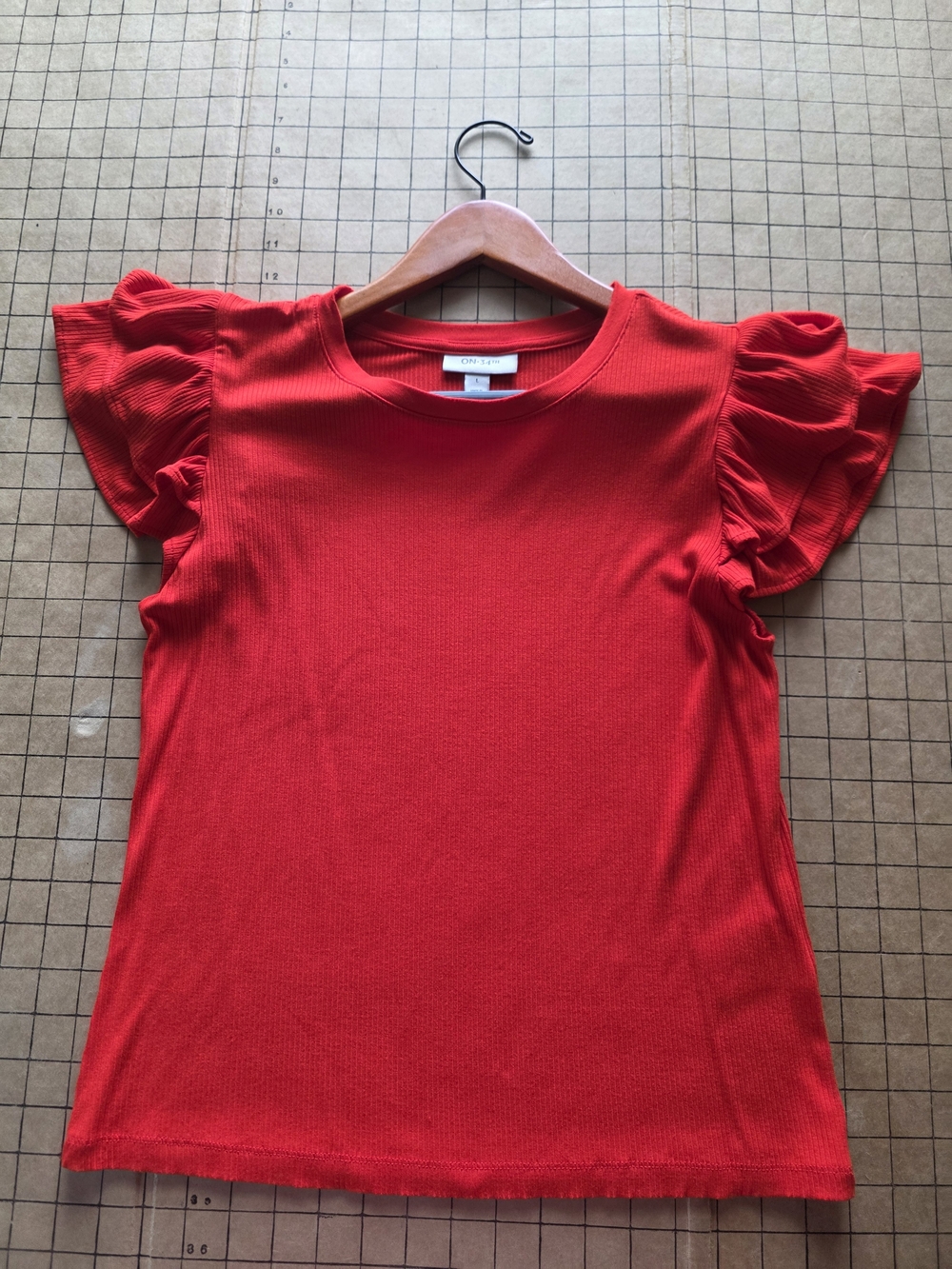 On 34th Red Ribbed Flutter Ruffle Sleeve Top Size L - Picture 4 of 10